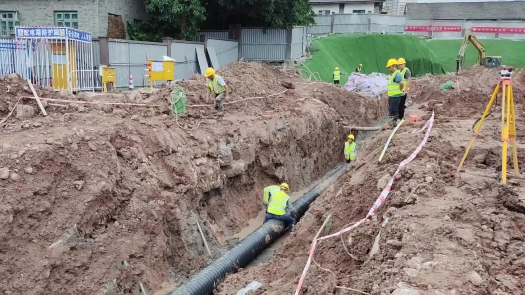 城軌快線15號(hào)線陳家橋站完成污水管遷改2.jpg